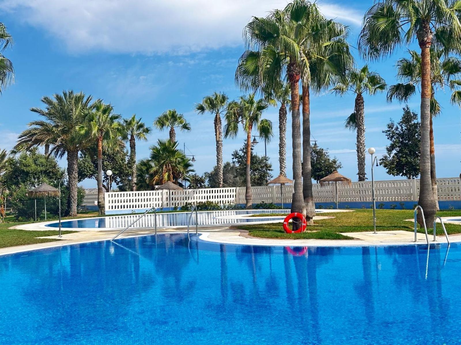 Luxurious Spacious Three Bedroom Apartment On Beachfront Almerimar Esterno foto